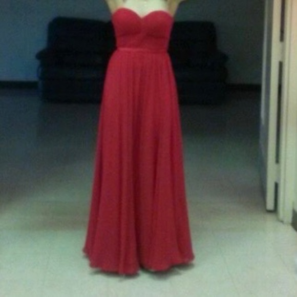Red gown - Picture 2 of 4